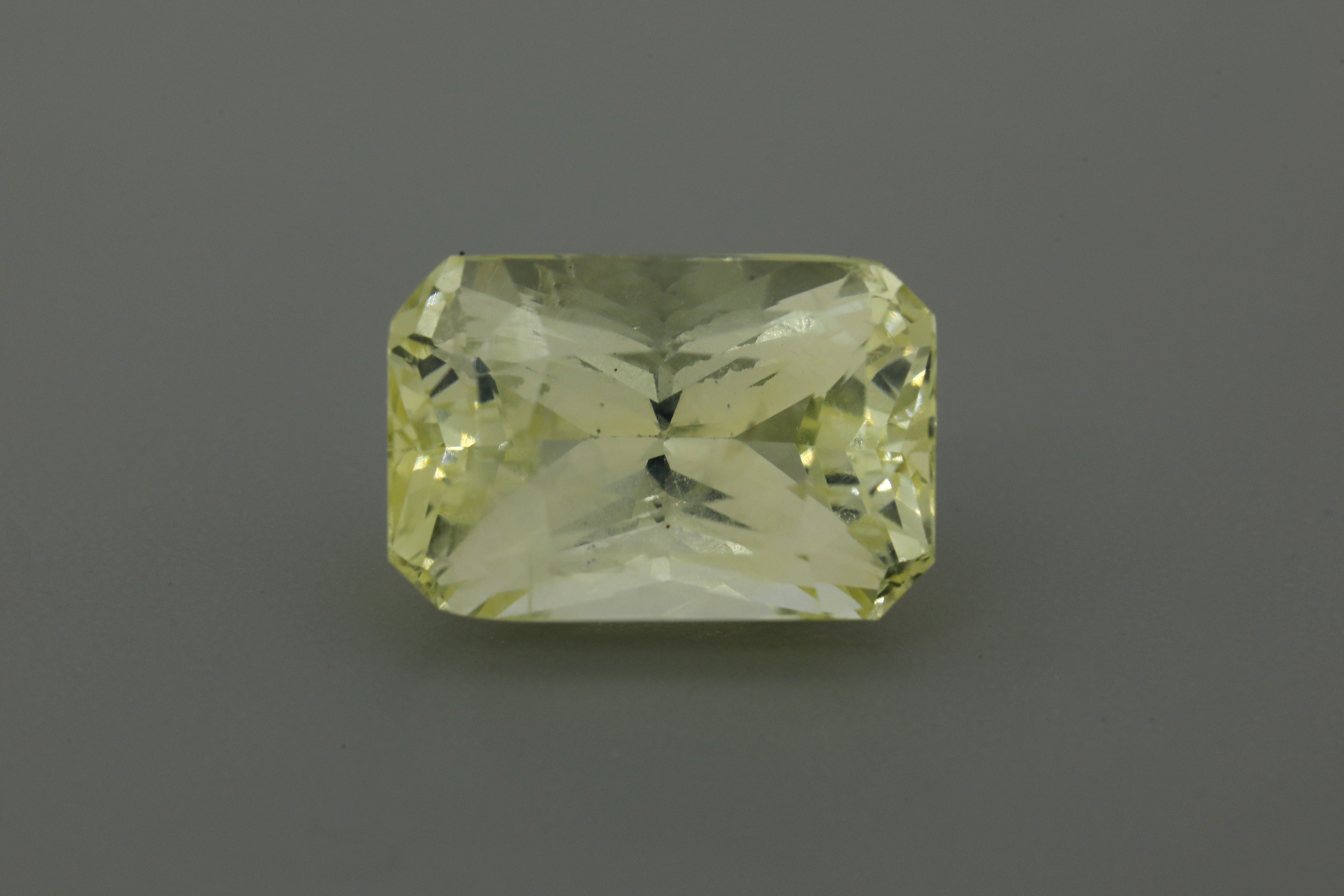 Yellow Sapphire (7.25 ratti )