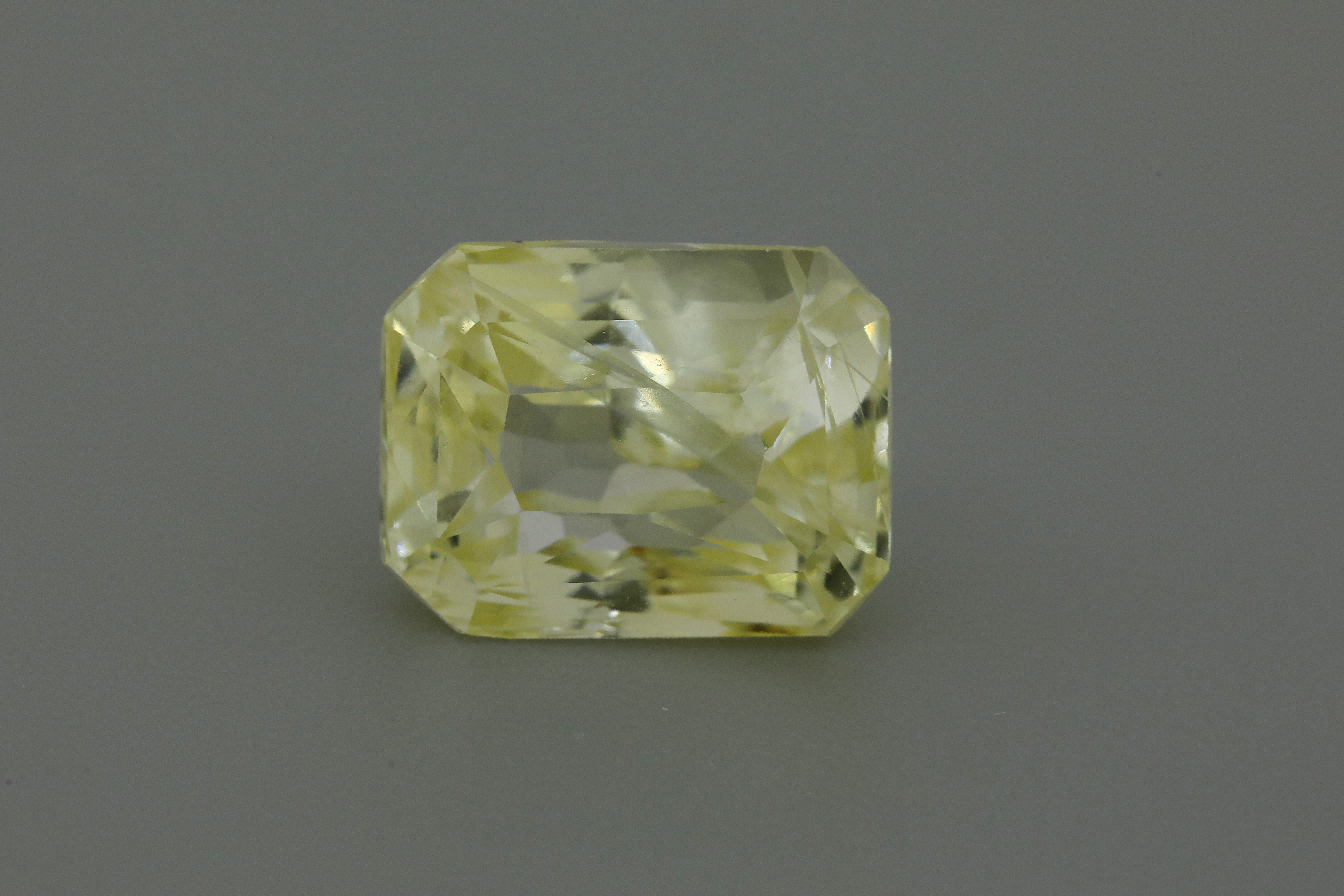Yellow Sapphire (6.25 ratti )