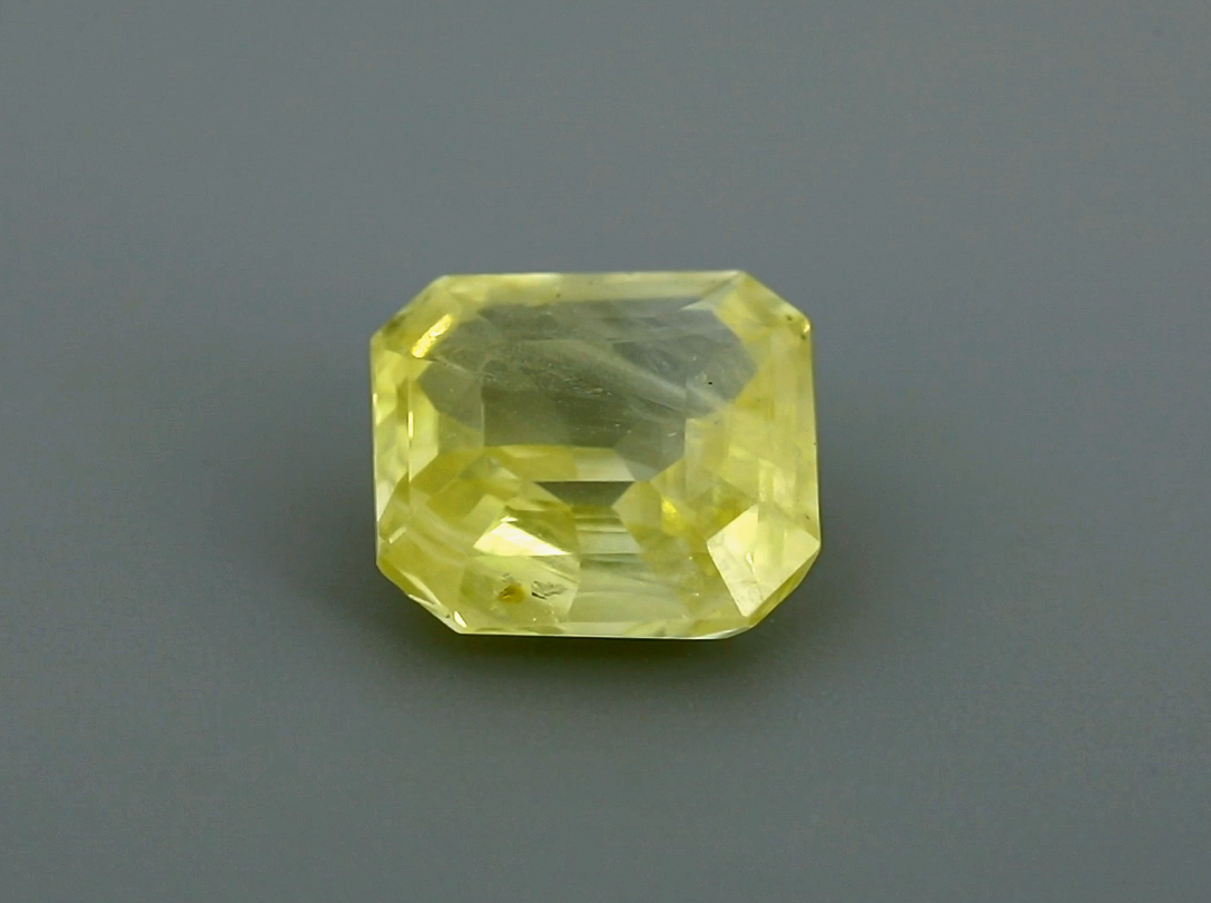 Yellow Sapphire (7 ratti )
