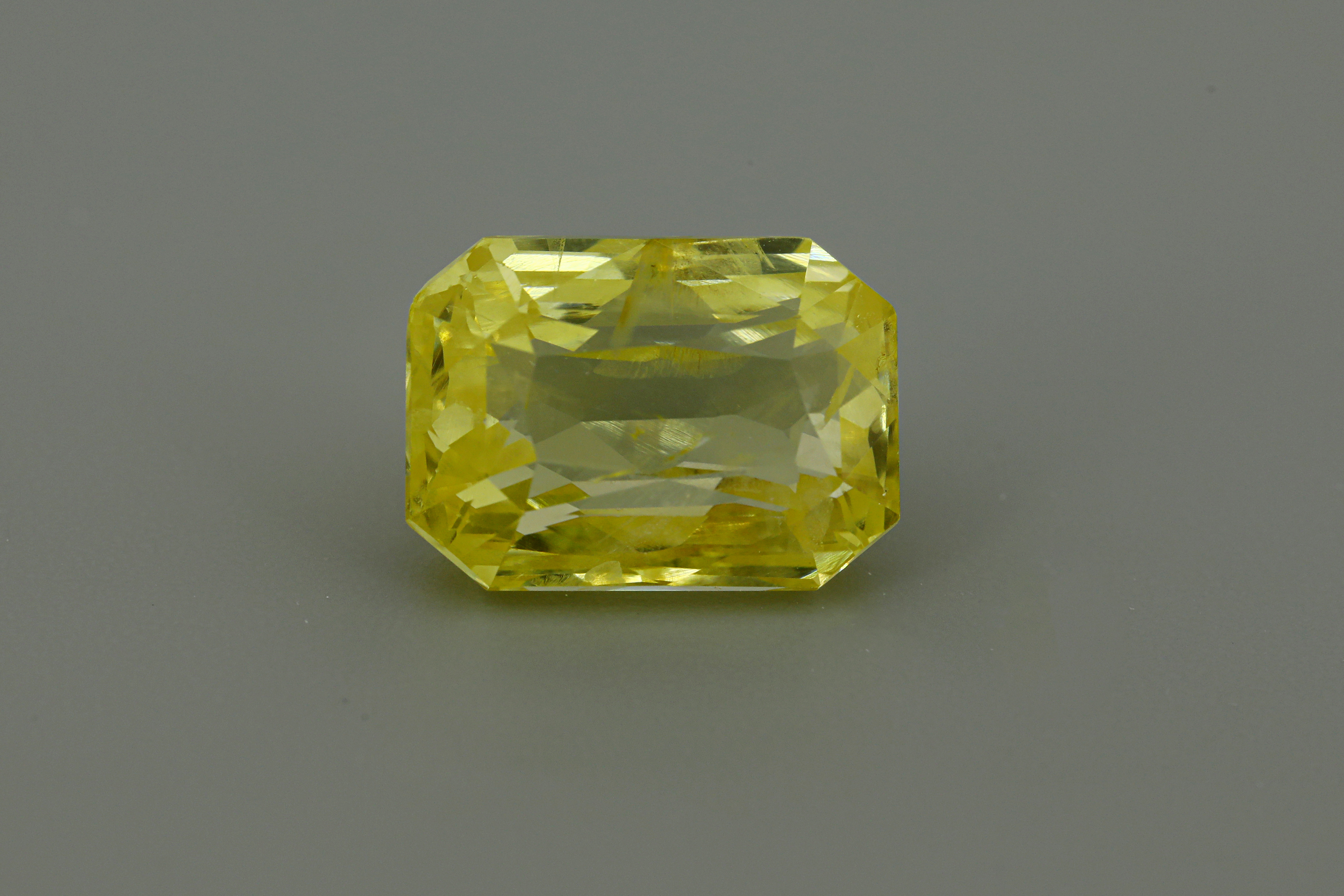 Yellow Sapphire (8.5 ratti )